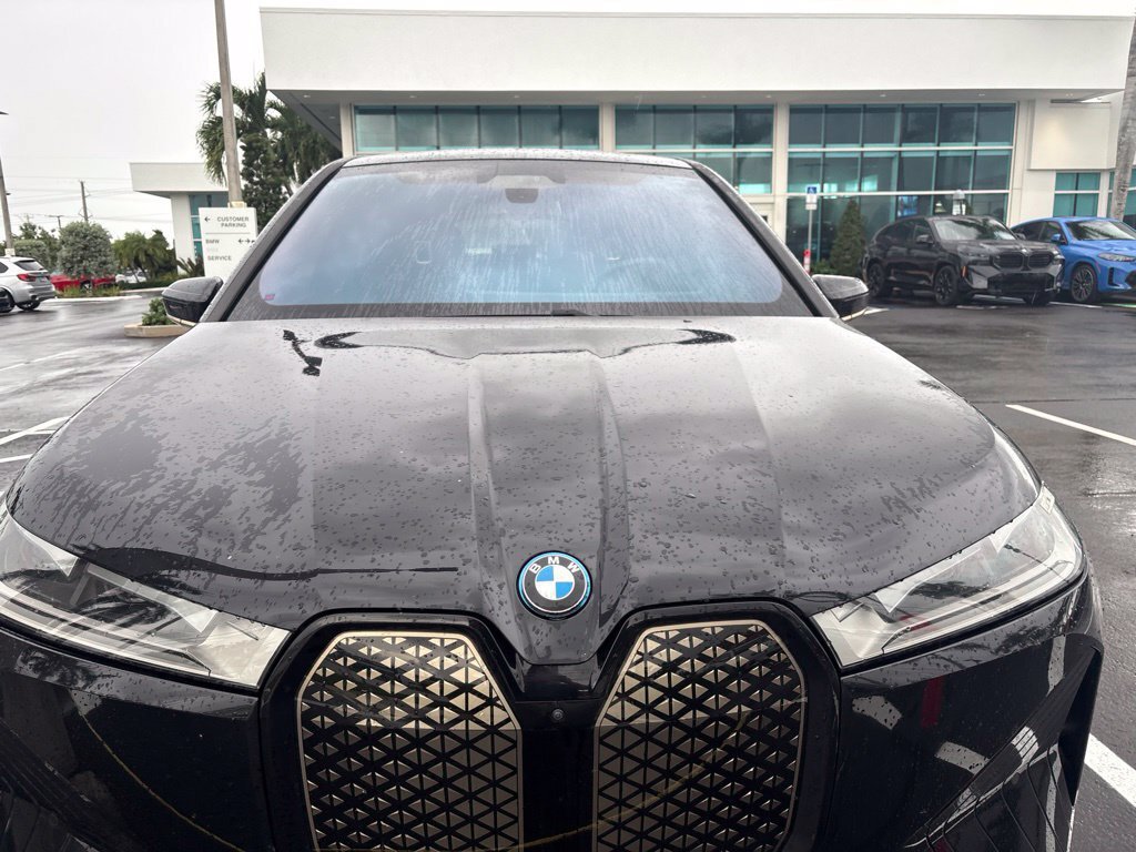 Used 2024 BMW iX xDrive50 w/ Sport Package AWD/4WD image 13