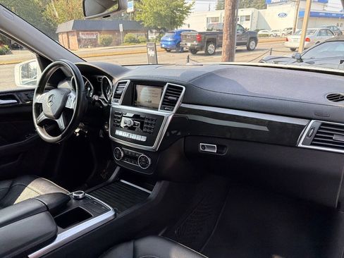 Used 2016 Mercedes-Benz GL 450 4MATIC image 19