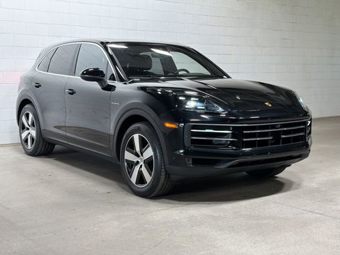 Certified 2024 Porsche Cayenne AWD/4WD image 6