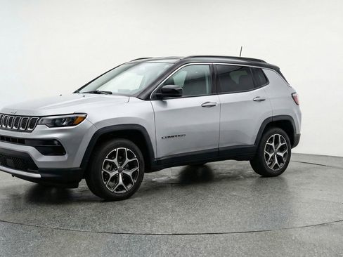Used 2025 Jeep Compass Limited image 2