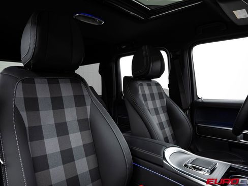 Used 2025 Mercedes-Benz G 550 image 37
