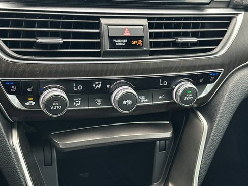 Used 2018 Honda Accord Touring image 19