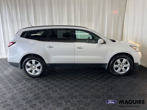 Used 2016 Chevrolet Traverse LT w/ Traveler's Package FWD image 2