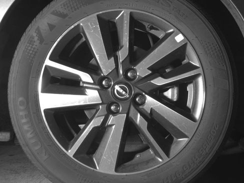Used 2025 Nissan Versa SV FWD image 17