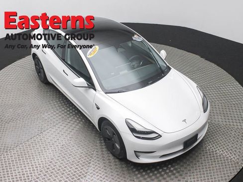 Used 2023 Tesla Model 3 Standard Range image 3
