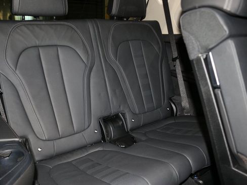 Used 2022 BMW X7 xDrive40i w/ Parking Assistance Package image 18