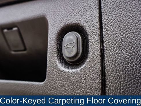 Used 2018 Chevrolet Suburban Premier image 38