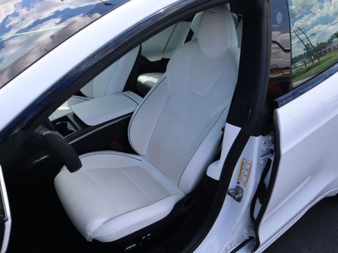 Used 2023 Tesla Model S Plaid AWD/4WD image 2