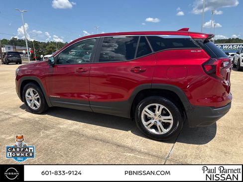 Used 2022 GMC Terrain SLE FWD image 12
