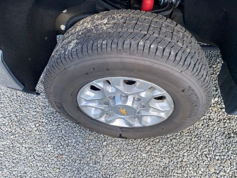 Used 2024 Chevrolet Silverado 2500 LT image 25