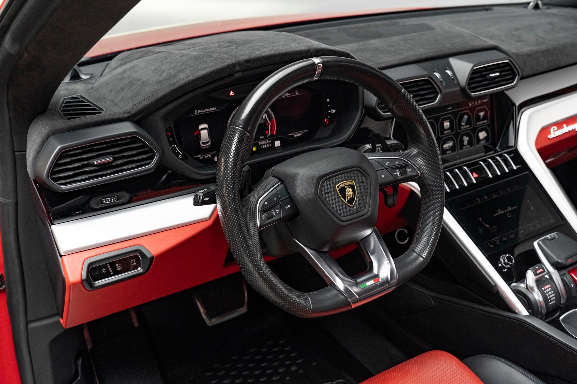 Used 2020 Lamborghini Urus AWD/4WD image 13