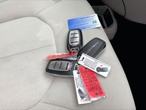 Used 2017 Chrysler Pacifica LX image 11