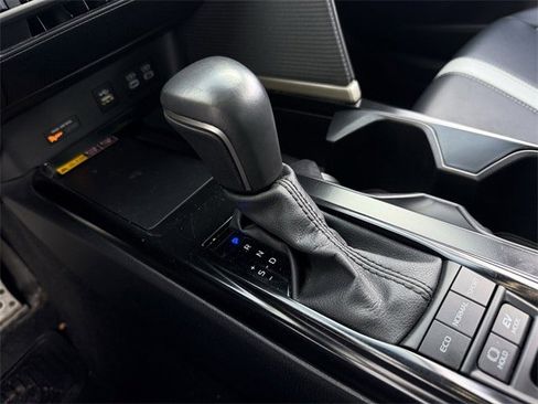 Used 2025 Toyota Camry SE image 20