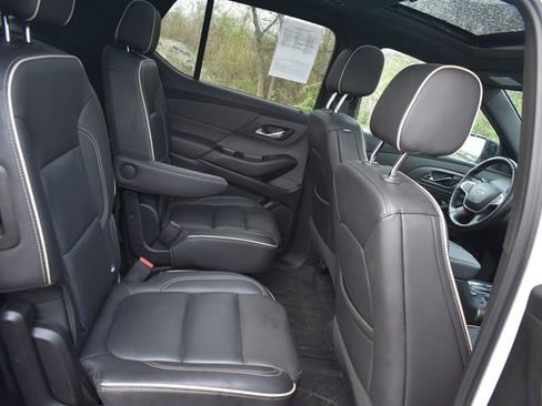 Certified 2023 Chevrolet Traverse Premier w/ Redline Edition AWD/4WD image 18