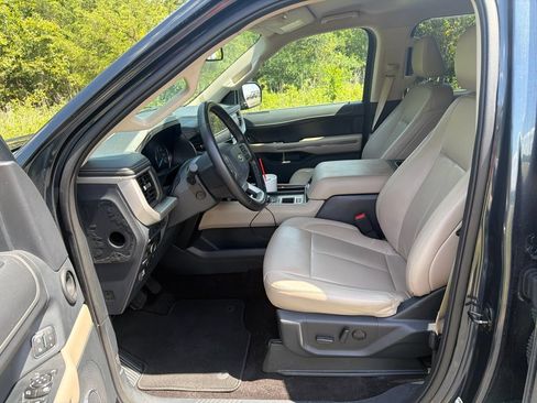Used 2022 Ford Expedition XLT RWD image 7