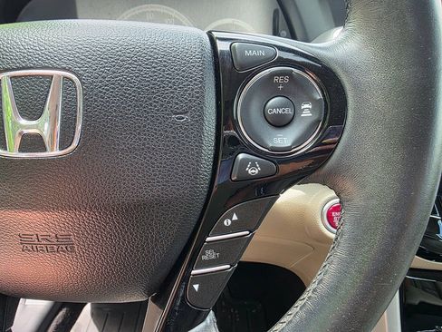 Used 2017 Honda Accord Touring image 21