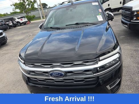 Used 2023 Ford Expedition Platinum AWD/4WD image 2