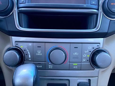 Used 2013 Toyota Highlander SE image 35