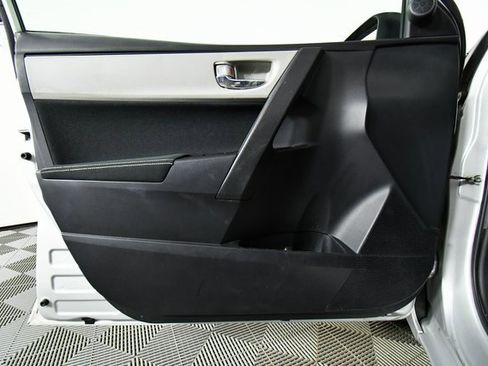 Used 2017 Toyota Corolla L image 21