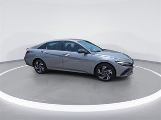 New 2025 Hyundai Elantra SEL video 2