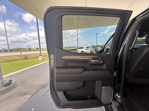 Used 2023 Chevrolet Silverado 1500 High Country w/ Technology Package AWD/4WD image 12