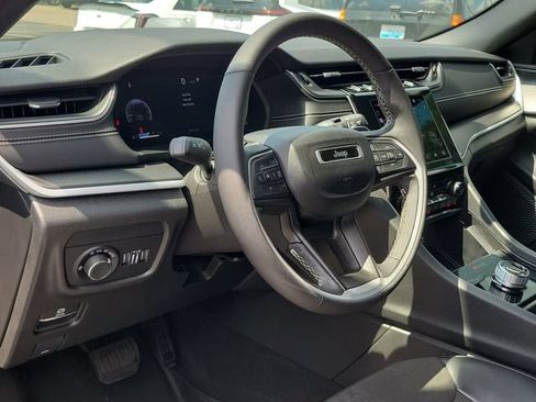 Used 2024 Jeep Grand Cherokee Altitude AWD/4WD image 24