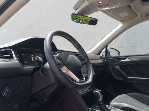 Used 2023 Volkswagen Tiguan SE w/ Panoramic Sunroof Package AWD/4WD image 5
