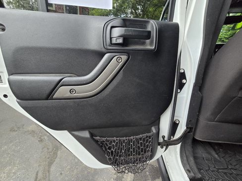 Used 2017 Jeep Wrangler Unlimited Sport image 12