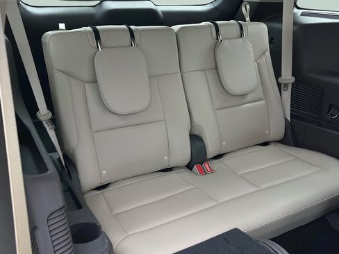 Used 2020 Ford Explorer Platinum w/ Premium Technology Package image 27