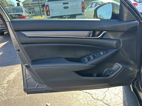 Used 2022 Honda Accord LX image 11