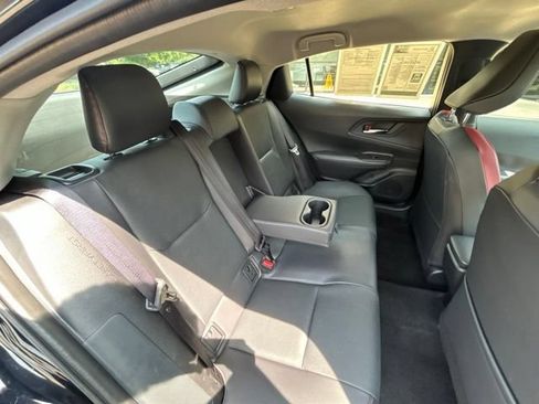 Used 2025 Toyota Prius Plug-In Hybrid FWD image 35