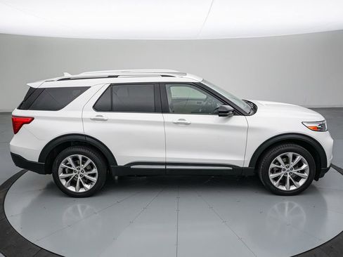Certified 2023 Ford Explorer Platinum w/ Technology Package AWD/4WD image 4