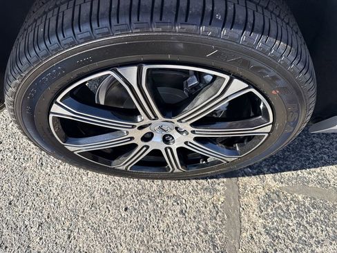 Used 2019 Volvo XC60 T6 Inscription w/ Protection Package Premier image 40