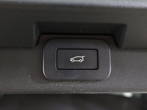 Used 2023 Land Rover Discovery S R-Dynamic image 25