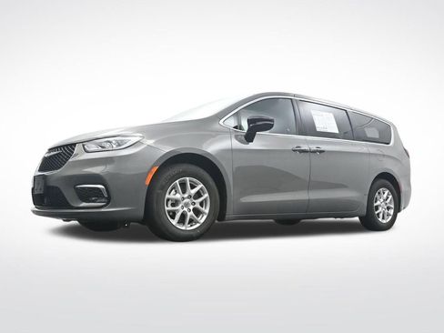 Used 2025 Chrysler Pacifica Select image 30