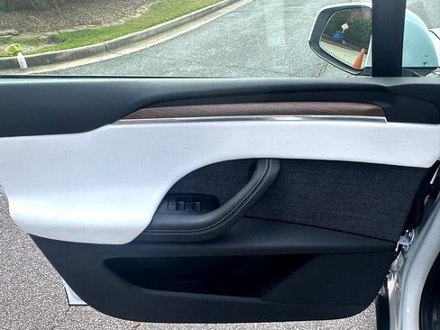 Used 2022 Tesla Model X image 18