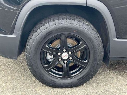 Used 2023 GMC Acadia AT4 image 9