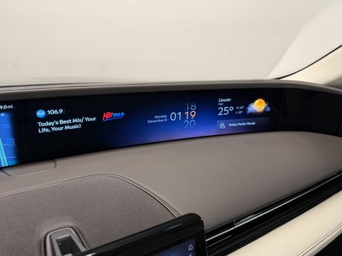 Used 2024 Lincoln Nautilus Black Label image 10