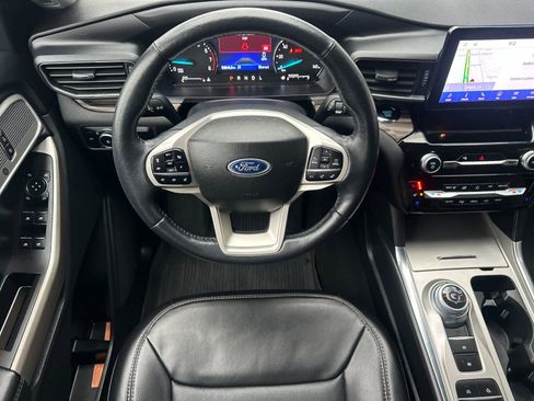Used 2023 Ford Explorer Limited image 13