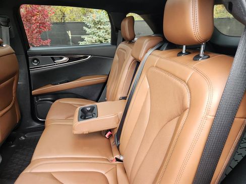 Certified 2021 Lincoln Nautilus Reserve image 26