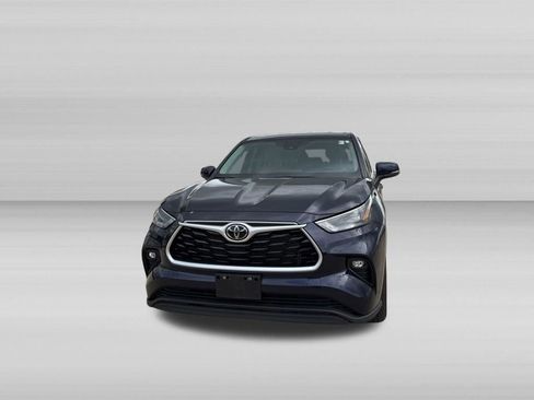 Used 2023 Toyota Highlander LE FWD image 9