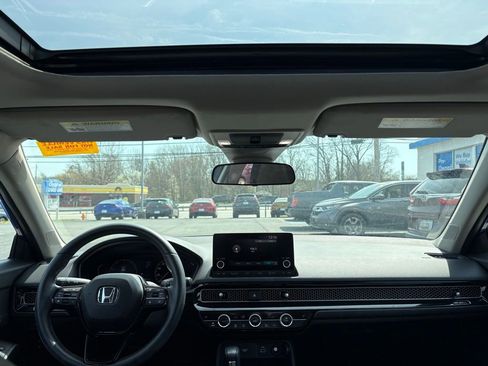Used 2023 Honda Civic EX image 9