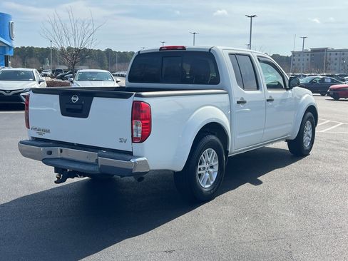 Used 2019 Nissan Frontier SV image 3