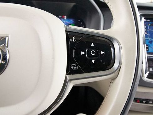 Certified 2025 Volvo XC90 T8 Plus w/ Protection Package Premier AWD/4WD image 18