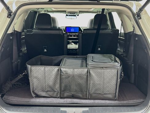 New 2025 Toyota Highlander Platinum image 24