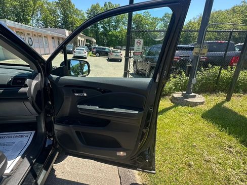 Used 2016 Honda Pilot Touring image 39