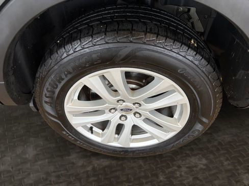 Used 2018 Ford Explorer XLT w/ Equipment Group 201A AWD/4WD image 38