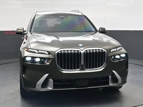 Used 2025 BMW X7 xDrive40i w/ Premium Package AWD/4WD image 11