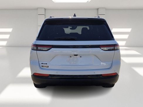 Certified 2024 Jeep Grand Cherokee Altitude image 4