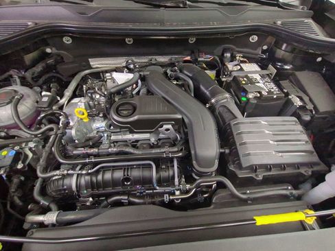 New 2025 Volkswagen Taos SEL image 14